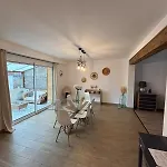 Jolie Maison Proche Centre Avec Jardin Appartamento *